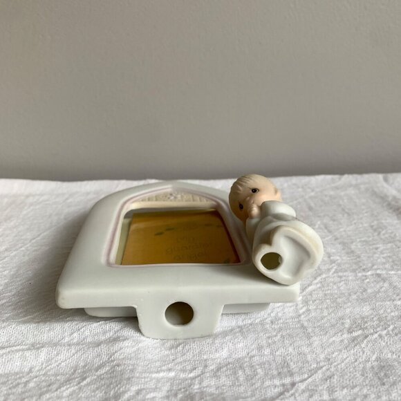 Precious Moments E-7168 1981 Cathedral Shape Picture Frame w/ Boy Angel - Picture 7 of 8